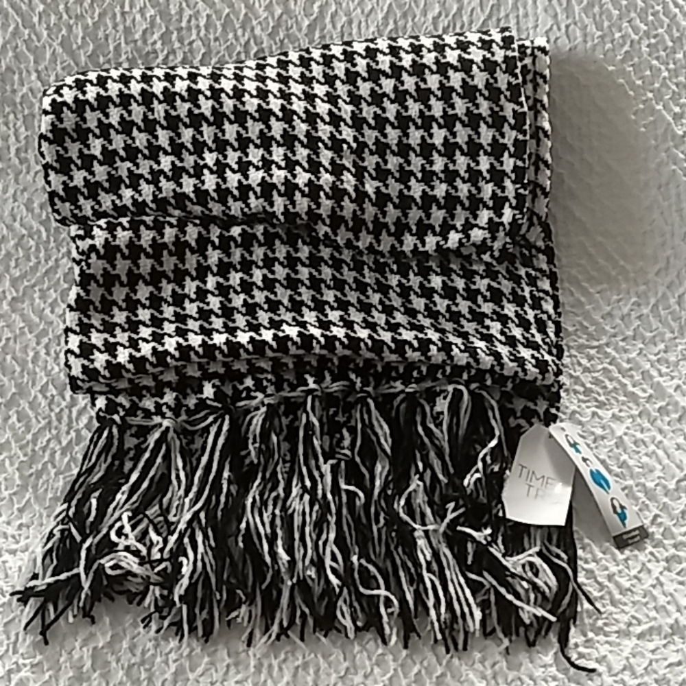Gorgeous Houndstooth Blanket Scarf New